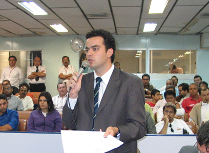 Vereador De Nadai durante sessão ordinária